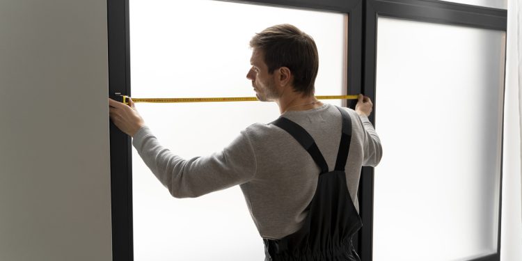 service-maintenance-worker-repairing1 (1)